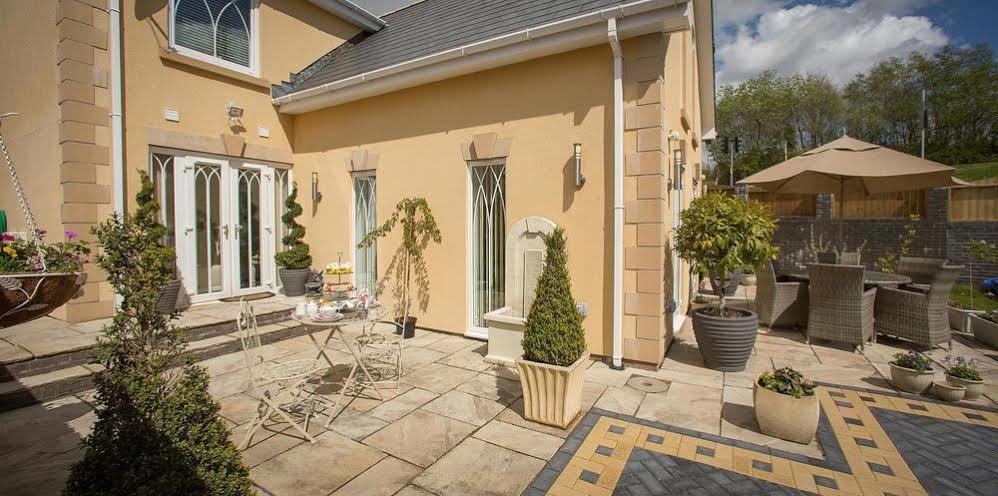Queen Bee & B Merthyr Tydfil Exterior photo